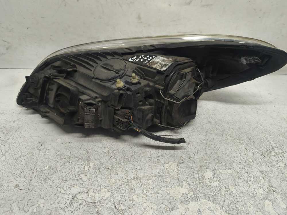 PHARE DROIT VOLVO - Vue 2